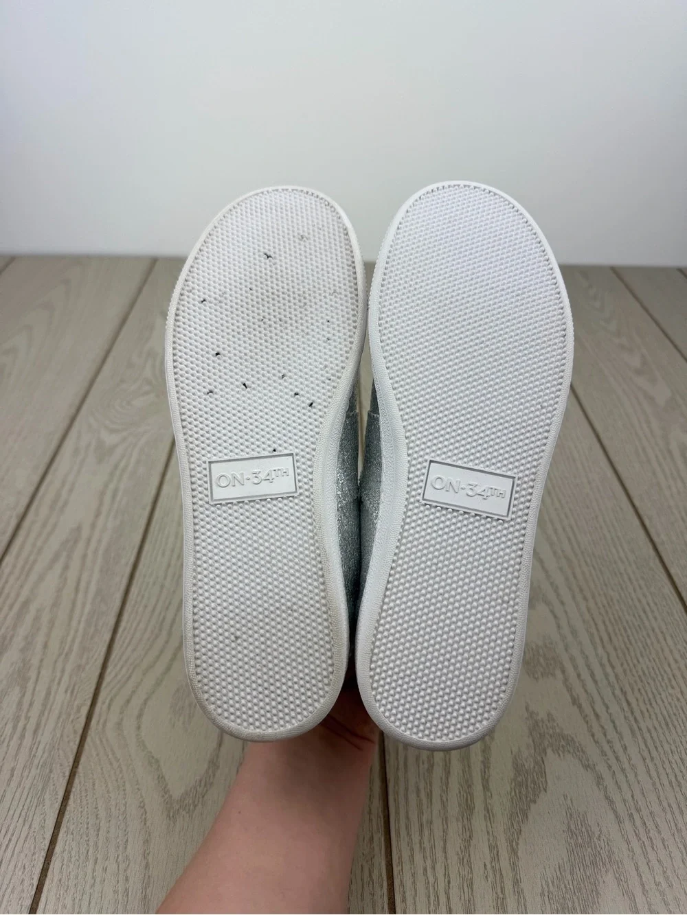 On 34th Women's Marinaa Low-Top Sneakers 7.5M Silver Crinkle Smooth $79.50